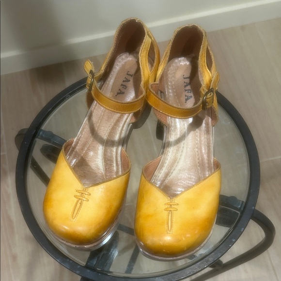 Jag Jeans Mustard Yellow Heels - Picture 1 of 6
